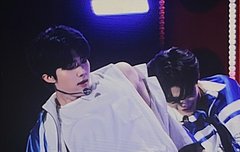 건욱아 너 미성년자인데