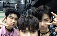 톰보이 오버미 만우절 사진이 한번에 올라오다니