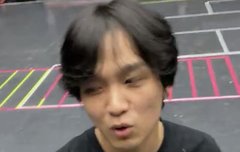 오랜만에 단체모였는데 키스신어땠냔 얘기는 왜함?