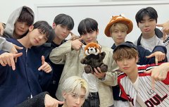 래서판다 인형들고 찍은것봐