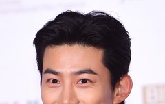 옥택연 전동거녀 96년생김윤아