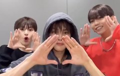 규빈아 머리가 작은 거야 손이 큰 거야...