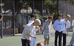 강쥐 공놀이하니까 다 쳐다보고있는거 ㅋㅋ