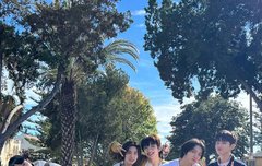 얘들아 오늘 자컨나와