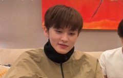 근데 마크 머리 너무 예쁘다