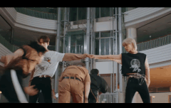 여기 스테이 외 출입금지야