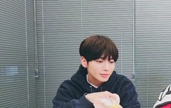 ??: 인형은 휴닝카이나 좋아하죠