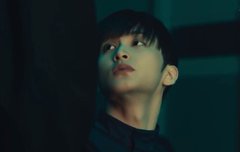 안경 벗겨진 이마크 얼굴