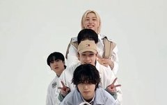 현진이 피부가 하얀 편임?