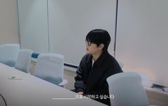 첫 번째 분기점이라고 하는거보니 러브포엠 아닐까?