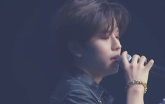 김승민 시선 아래로 내리 깔고 노래 부를 때