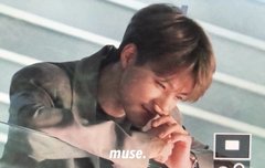 젠프들아.. 나 주문제작 팔찌 맡길건데 제노 사진 좀 골라주라