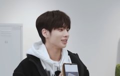 고양이가 고양이를 만드네