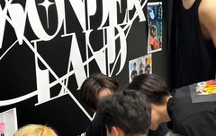 박지훈 __연은 모든 사진에서 암내풍기고 다니네