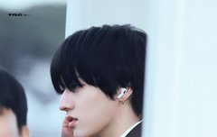 루토 머리 자르니까 어려졌노