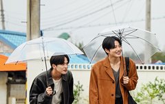 준규가 더 잘생겼어, 다른 하나는 성형병원에 가야 해