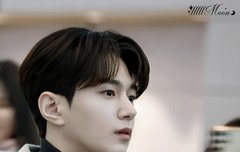 장갑인가?했는데 블랙ㅍ카츄였음ㅋㅋ