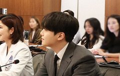 윤기 넘나 잘생기지 않았니