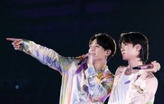 잘생긴 애 옆에 잘생긴 애