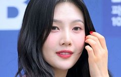 '크러쉬' 조이, 여동생 결혼식 인증…붕어빵 DNA 세자매 공개 [RE:스타]