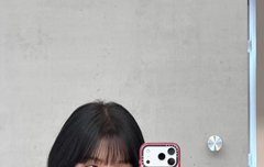 크러쉬 조이, '유일무이 로맨스' 찍고 더 웹툰 같아…포근한 반려견 옆 드러난 '똑단발 미모'