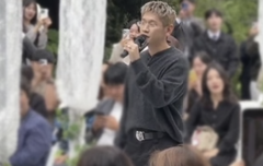 조이크러쉬, 여동생 결혼식 축가현장 포착…4년째 변함없는 사랑