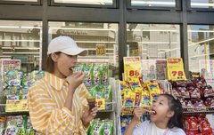 싱글맘 조윤희, 딸과 한국 떠나 여유로운 시간…이동건은 희귀병 진단 이슈