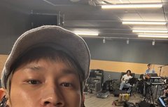 “기다림이 흐르는 순간”…조이 크러쉬, 준비된 미소→공연 전율 암시