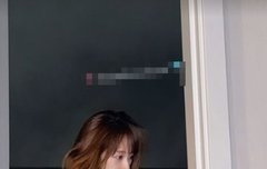 김보라, 이혼 후 더 과감해진 패션…아찔 스트랩 비키니 사이 복근까지 [해시태그]