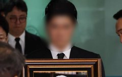 "오케이 컷에 일어나셨으면"…故 이순재, 눈물의 영결식