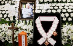 "일주일간 세 분이 하늘나라로"…나란히 마련됐던 故 이순재·변웅전 빈소