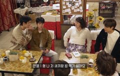 째려보는 도경수 ㅋㅋㅋ