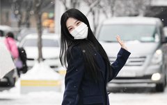 [포토] 크러쉬 조이, '눈오네요 해피해피~'