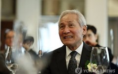 안성기, 혈액암 투병 중에도…故 강수연 추모전 찾았다 [엑's 이슈]