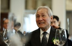 '혈액암 재발' 안성기, 건강 악화..박중훈 "전화도 힘들 정도로 안 좋아"