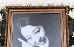 [현장포토] "환하게 웃습니다"…故 윤석화, 영정사진 공개