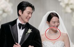 김우빈신민아, 역시 톱스타네…결혼식에 ‘3억 5천’ 목걸이 착용했다