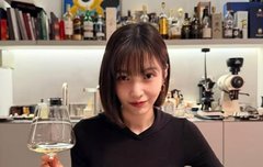 5년째 공개 연애' 조이, 크러쉬와 성탄절 함께했나…음식에서 '작업실 분위기' 풀풀