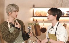 천지 둘이 주걱 같은 도구 하나씩 잡고 각자 할말하는거 왤케 귀여워 ㅠㅠ