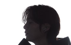 윤기 버즈 광고