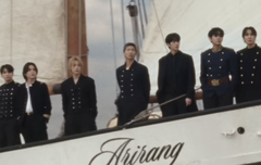 정국이 단추 개많음