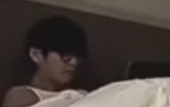 침대 위 얼굴 자꾸 바뀌는 것도 개웃김