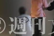 지금 무릎꿇고 청소했다는 사진 있다는거