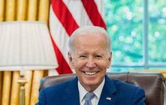 나를 제거하거나 수많은 다른 방법들이 많음에도 블구하고 일부러 질질 끌어대며 날 정신병원에 넣으려는 방법만 고집하는 이유는 수십 수백년 후 음침하게 모든걸 뒤집기 위함이지