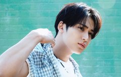 민규 더블유코리아 찍음