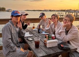 방탄소년단, 북미 투어 앞두고 여유…바다 앞 '힐링 타임' [방탄소년단, 월드 와이드 '인기']