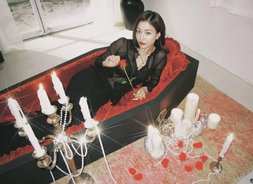 트와이스 지효, 블랙 시스루 언더웨어…아찔한 레드립 [아이돌-트와이스, 미모가 '샤샤샤']
