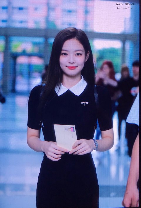 I similar Jennie the or as well as thence out of all woman someone idols present  [enter-talk] ISN'T JENNIE'S FACE SHAPE TOO PRETTY?