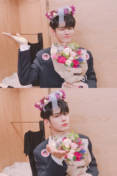 s inwards the same grouping equally Mark gave flowers to Ong [enter-talk] WHY'S HE LIKE THAT AFTER GIVING FLOWERS TO ONG SEONGWU?ㅋㅋㅋㅋㅋㅋ