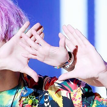  [enter-talk] SHOW OFF YOUR BIAS' HANDS